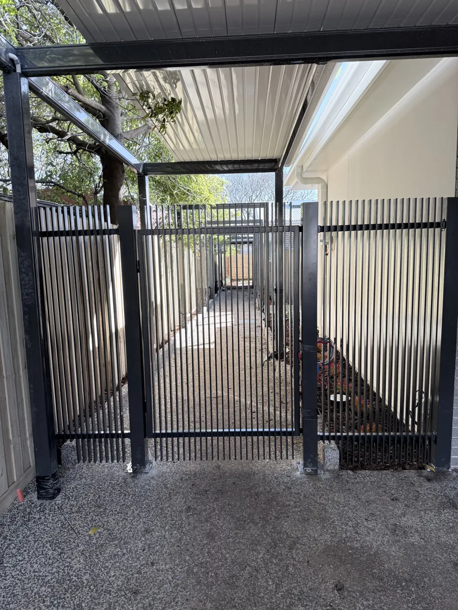 Aluminium blade gate and fence panels